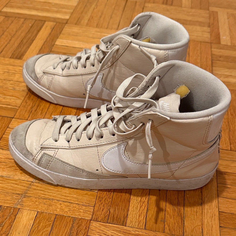 Nike Blazer Mid ’77 sneakers in Cream and Gray. Nike high tops.